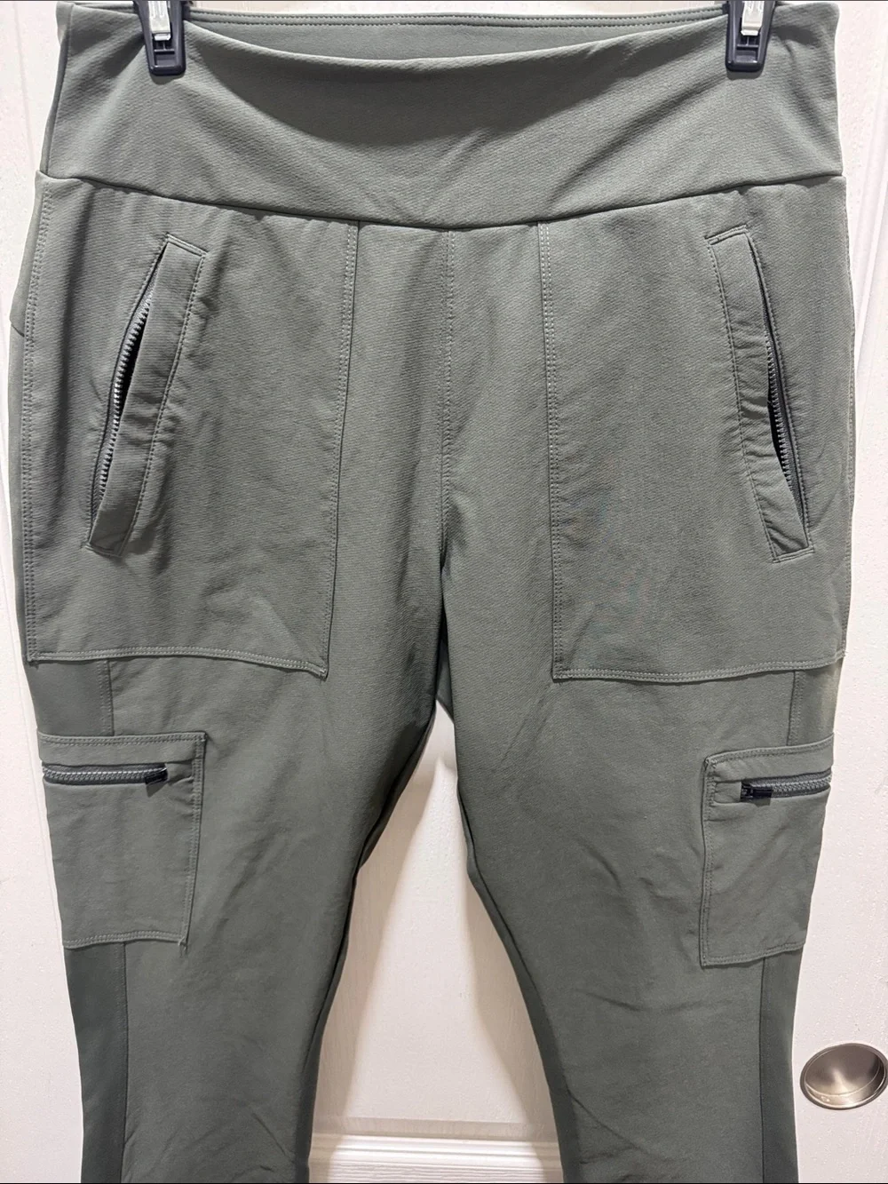 Athleta Headlands Hybrid Cargo Pants Olive Green Women’s Size 8 Travel